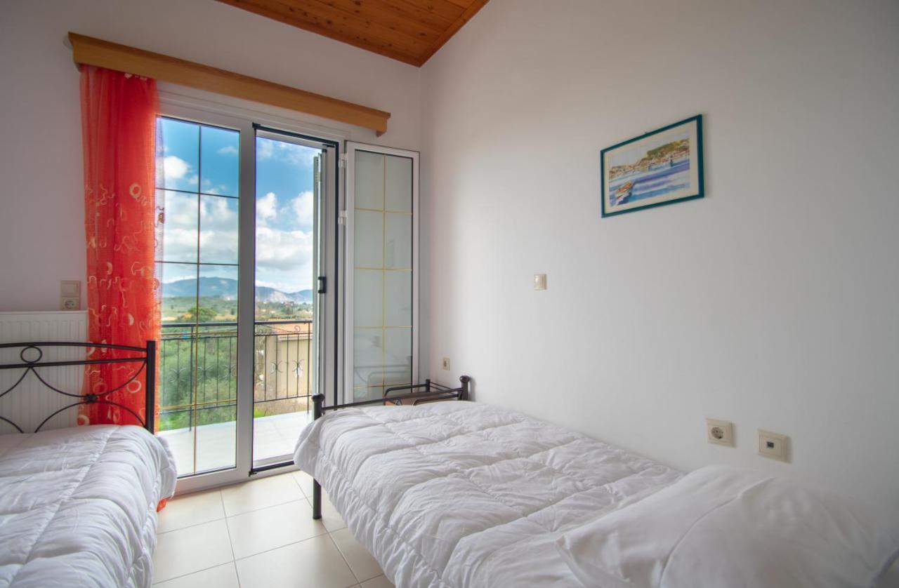 Family Private Homes & Sea View Lithakia  エクステリア 写真