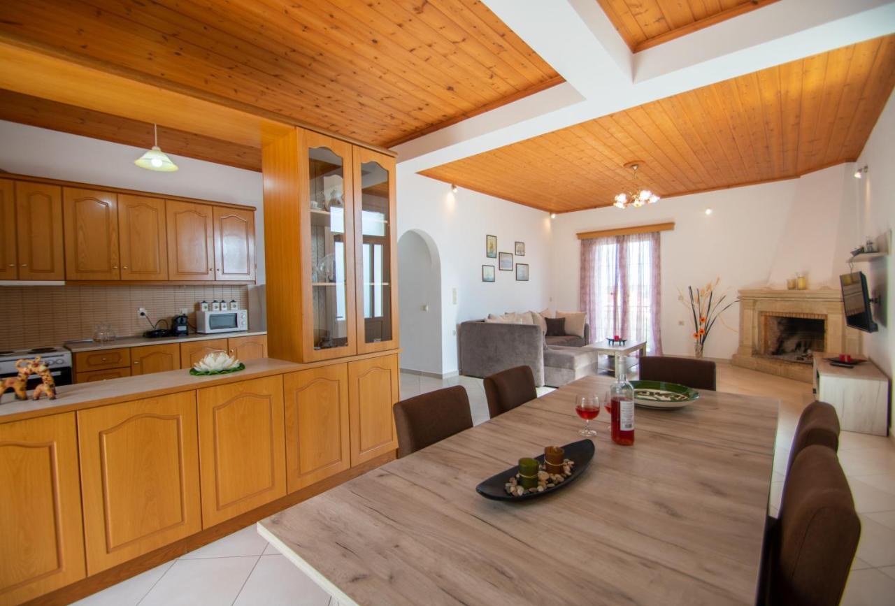 Family Private Homes & Sea View Lithakia  エクステリア 写真