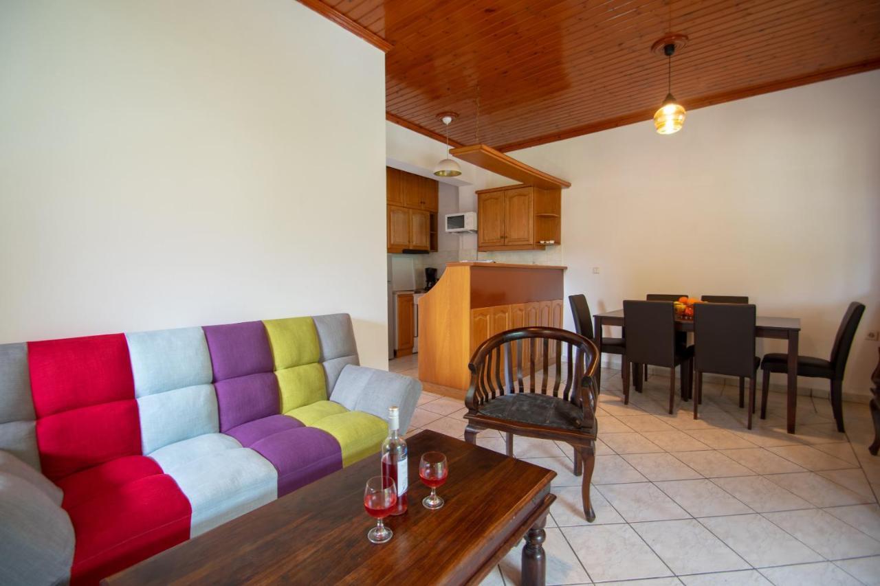 Family Private Homes & Sea View Lithakia  エクステリア 写真