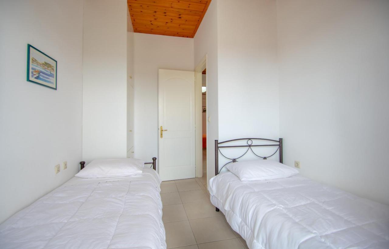 Family Private Homes & Sea View Lithakia  エクステリア 写真