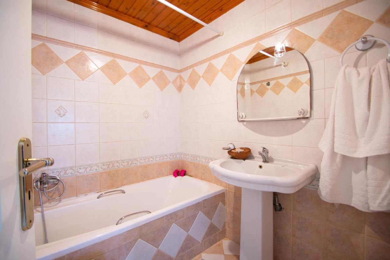 Family Private Homes & Sea View Lithakia  エクステリア 写真