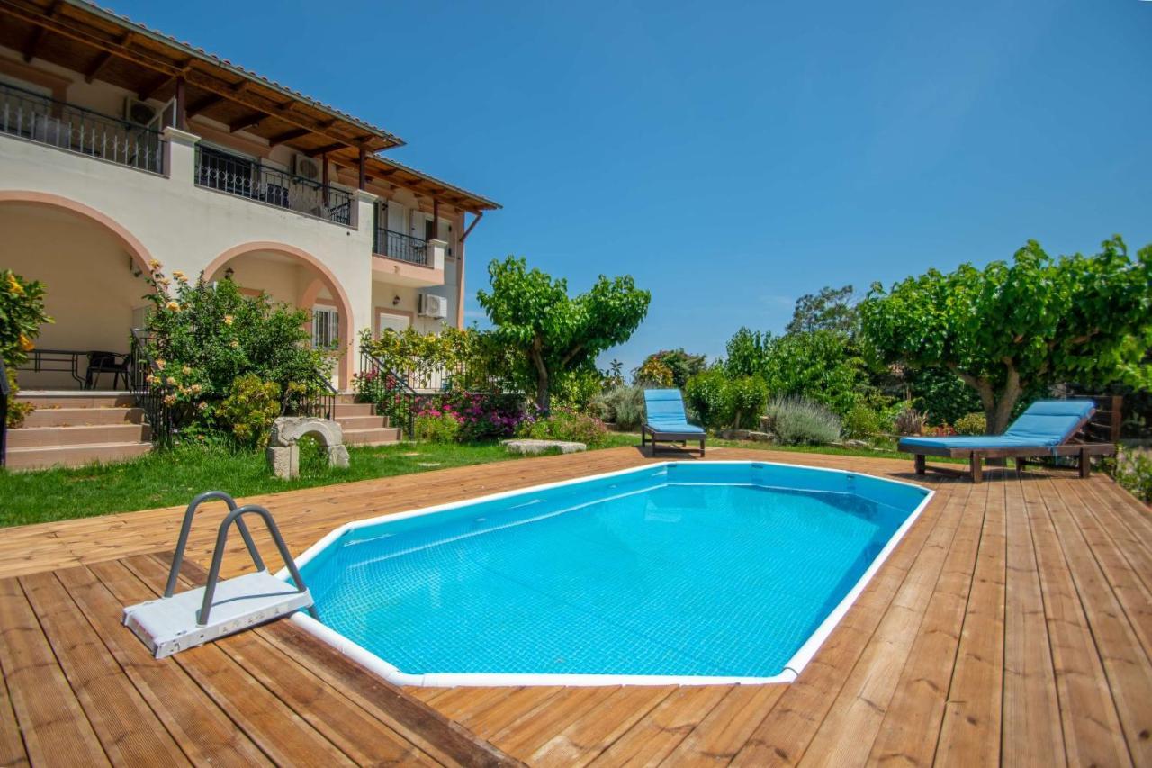Family Private Homes & Sea View Lithakia  エクステリア 写真
